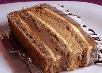 Tort fin cu nucă și cremă de ciocolată