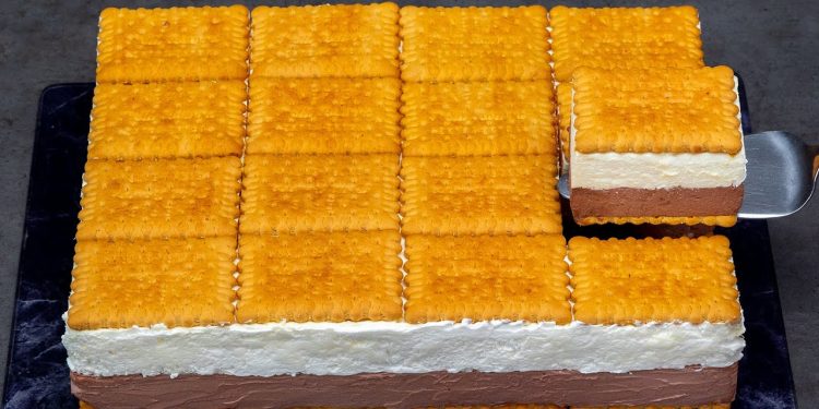 Prăjitură cremoasă cu biscuiți, fără coacere