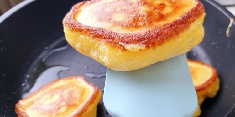 Clătite pufoase cu kefir, gata imediat