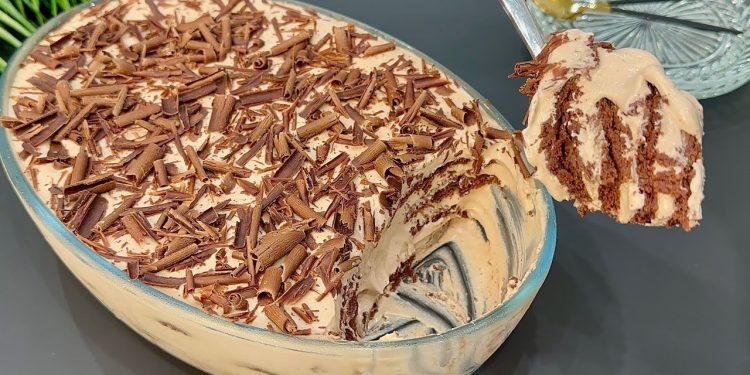 Desert fără coacere cu biscuiți și cremă de cafea