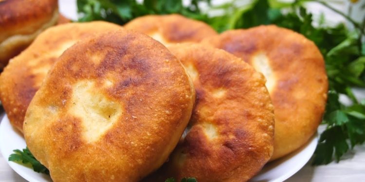 Plăcinte prăjite cu carne, cu alaut pe bază de chefir