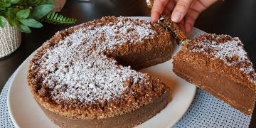 Prăjitură cu biscuiți, cafea și cremă de ciocolată – Prăjitură de casă fără coacere