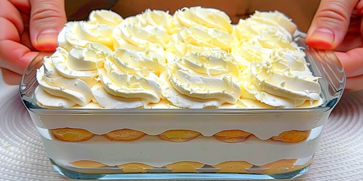Prăjitură fără coacere cu pișcoturi, ananas și cremă de lămâie