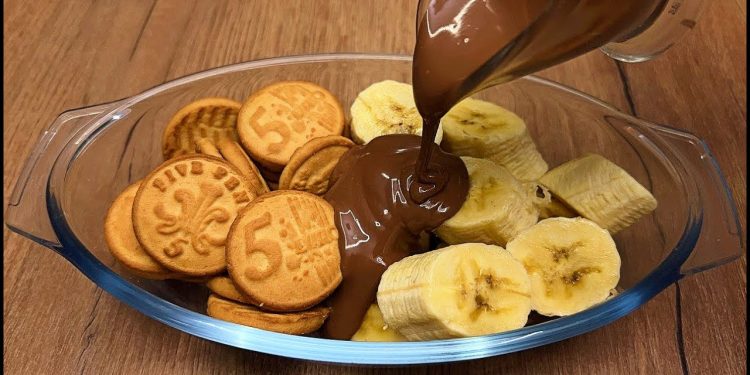 Batoane fără coacere cu biscuiți, banane și ciocolată
